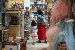 Navigating the Holiday Retail Landscape Amid Tariff Uncertainty