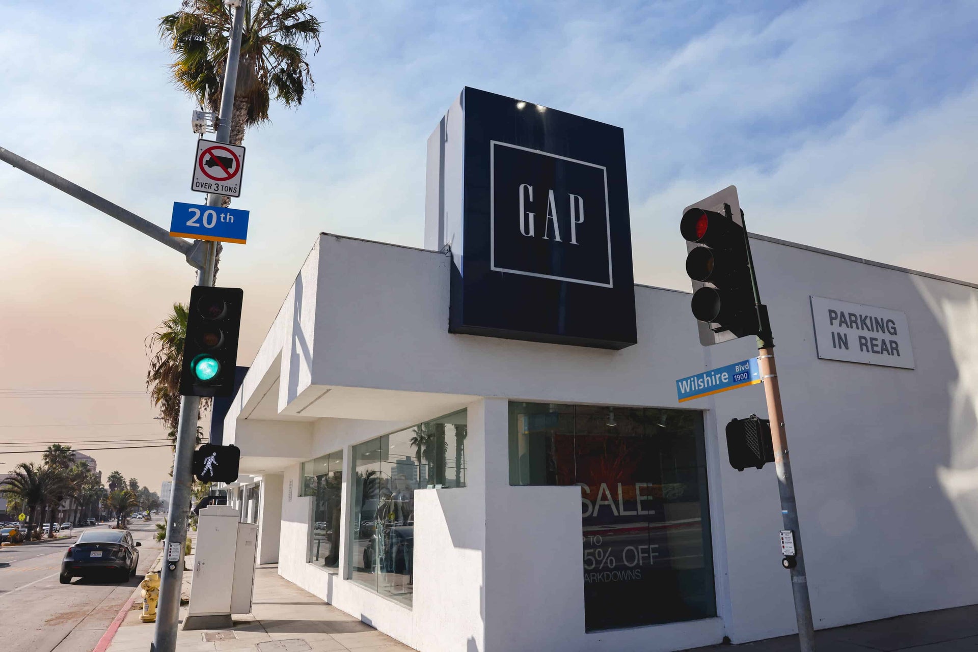 Retail Overload: Gap CEO Calls for a Shift in Marketing Strategy Amid Consumer Fatigue